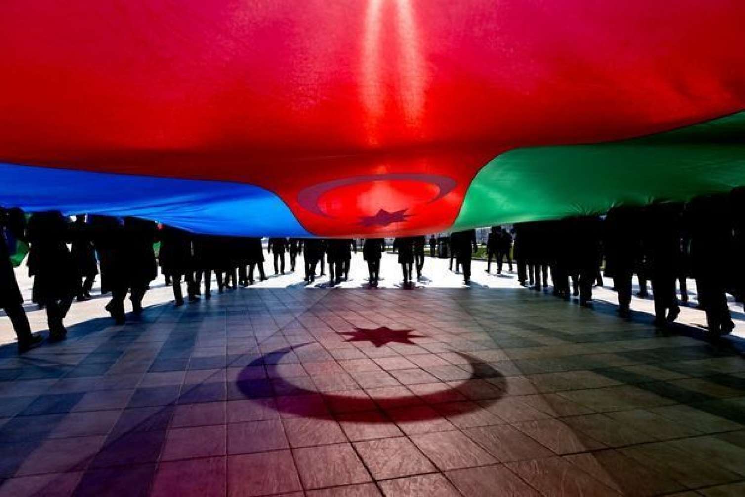 Bu gün Azərbaycanın Dövlət Müstəqilliyi Günüdür 