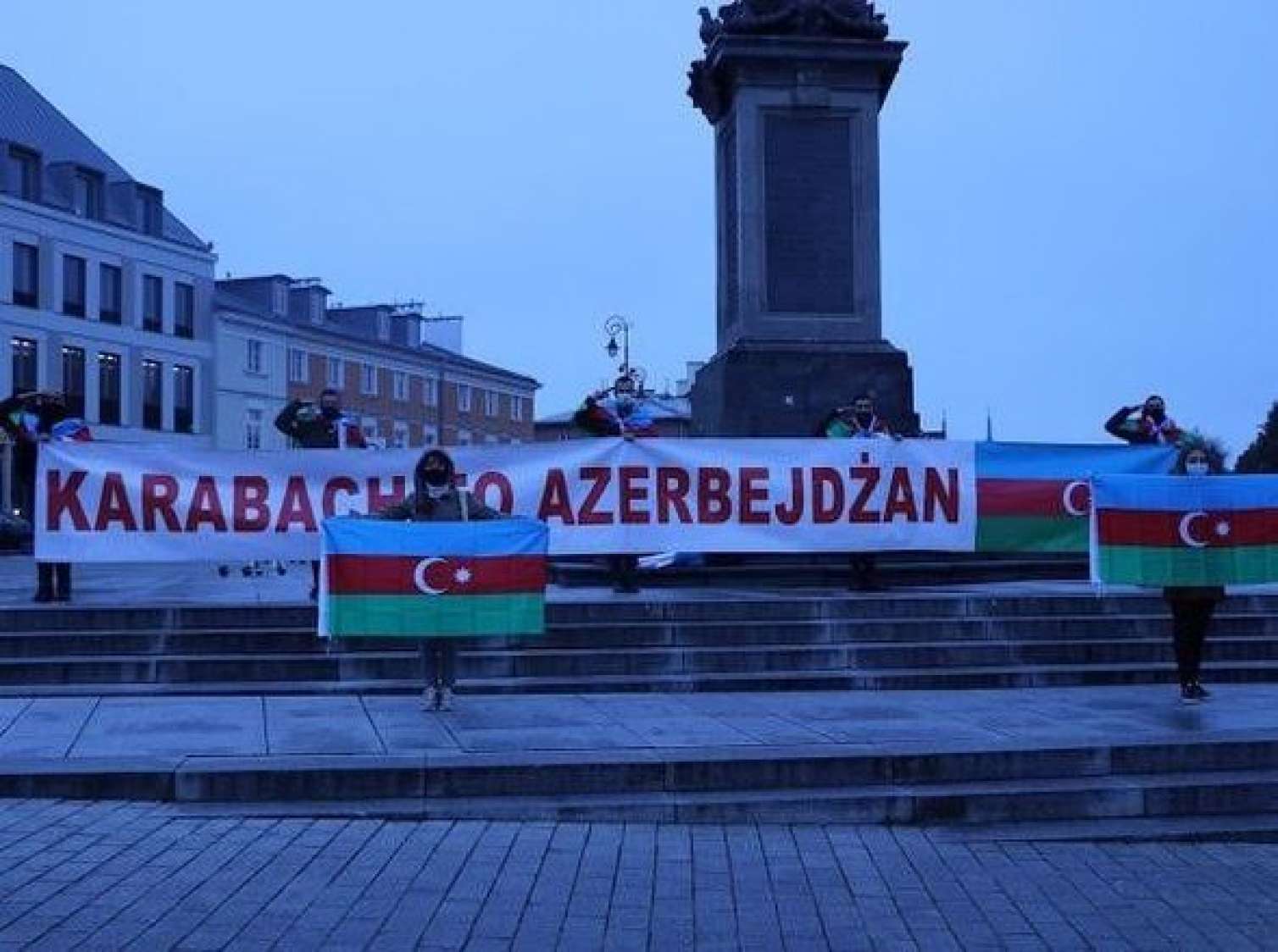 Varşavada Gəncə terroruna etiraz edildi   FOTOLAR