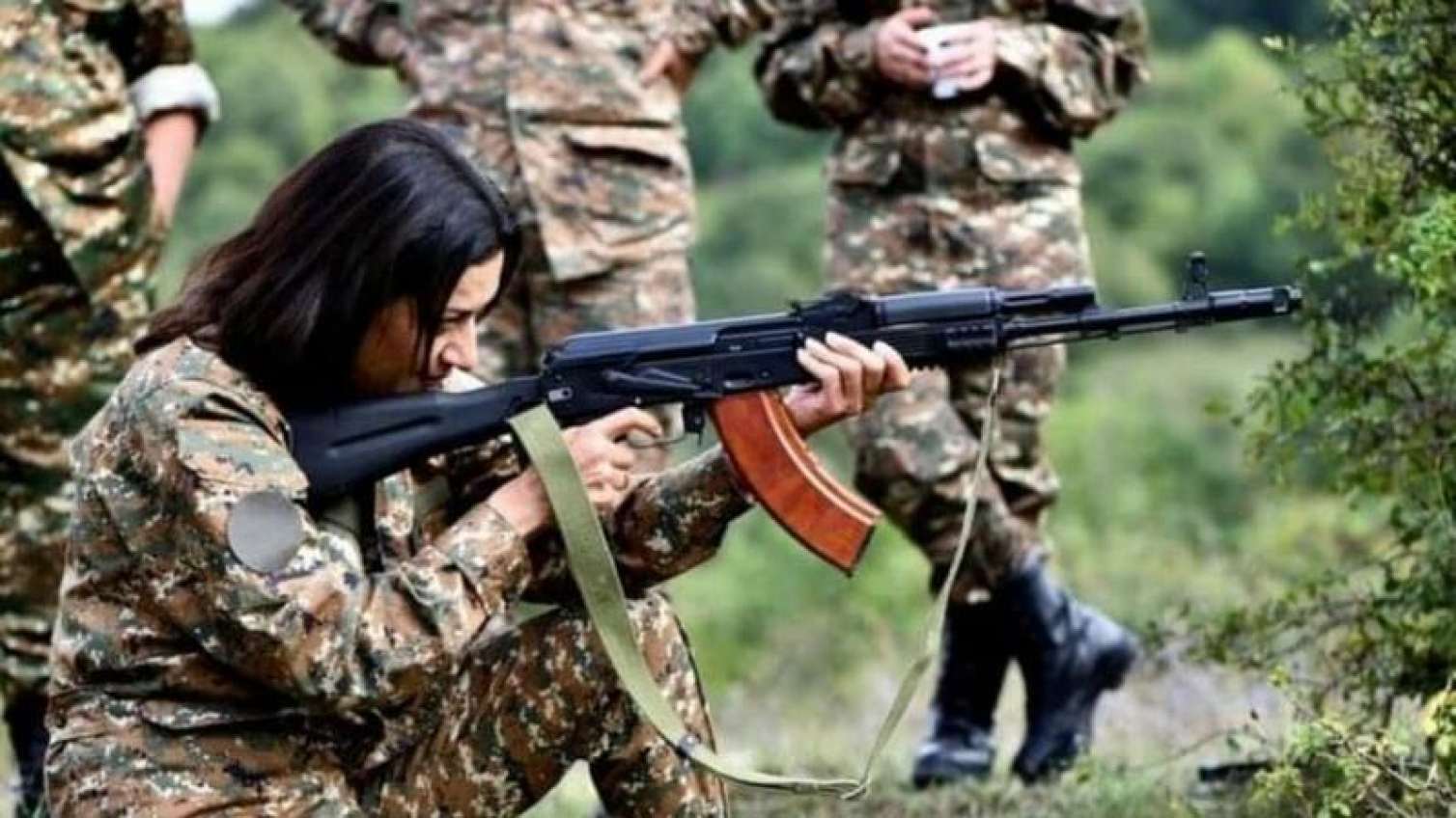 Paşinyanın arvadı döyüşə gedir  