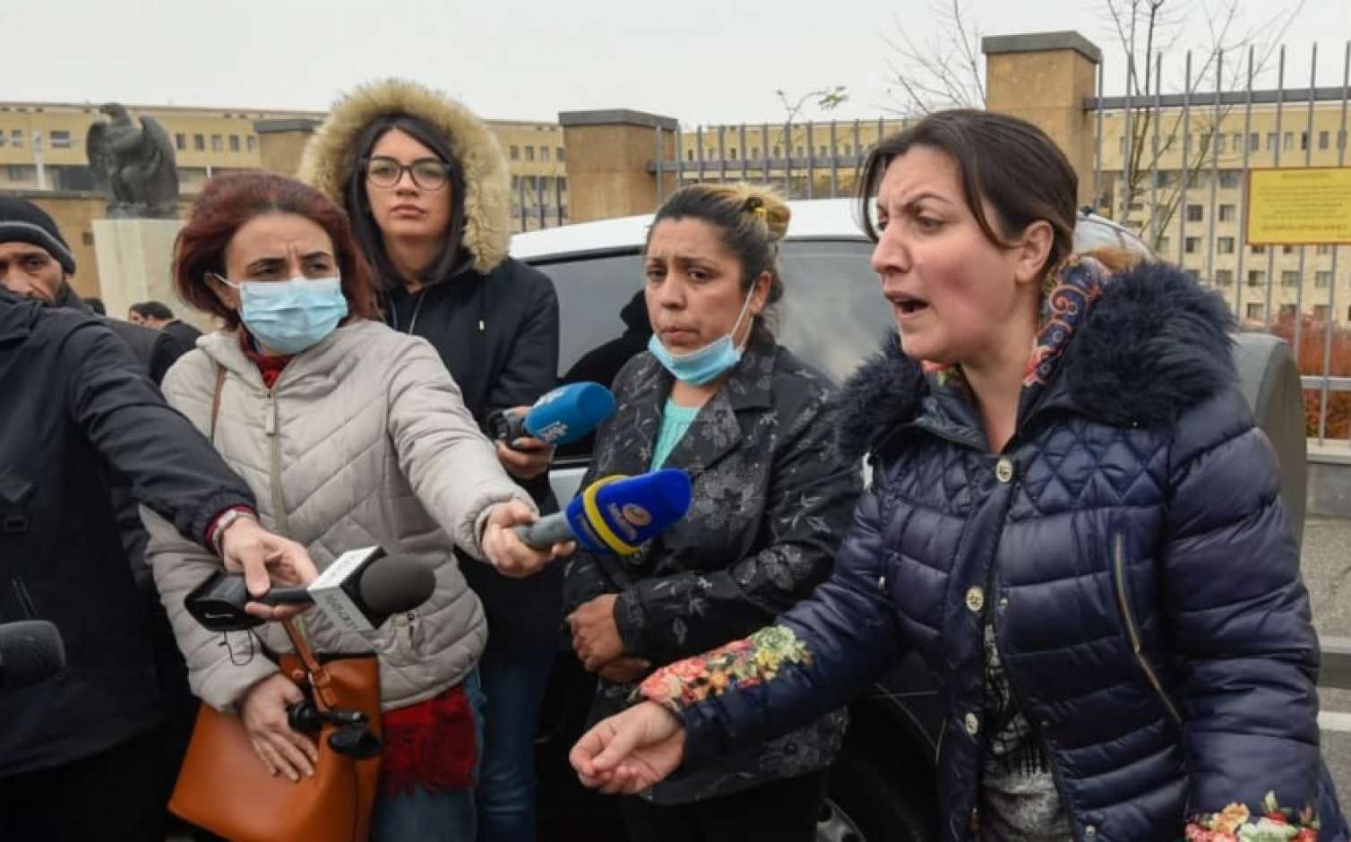 Erməni valideynlər: "Bizim uşaqlar üçün minimal şərait yaradılmayıb" 