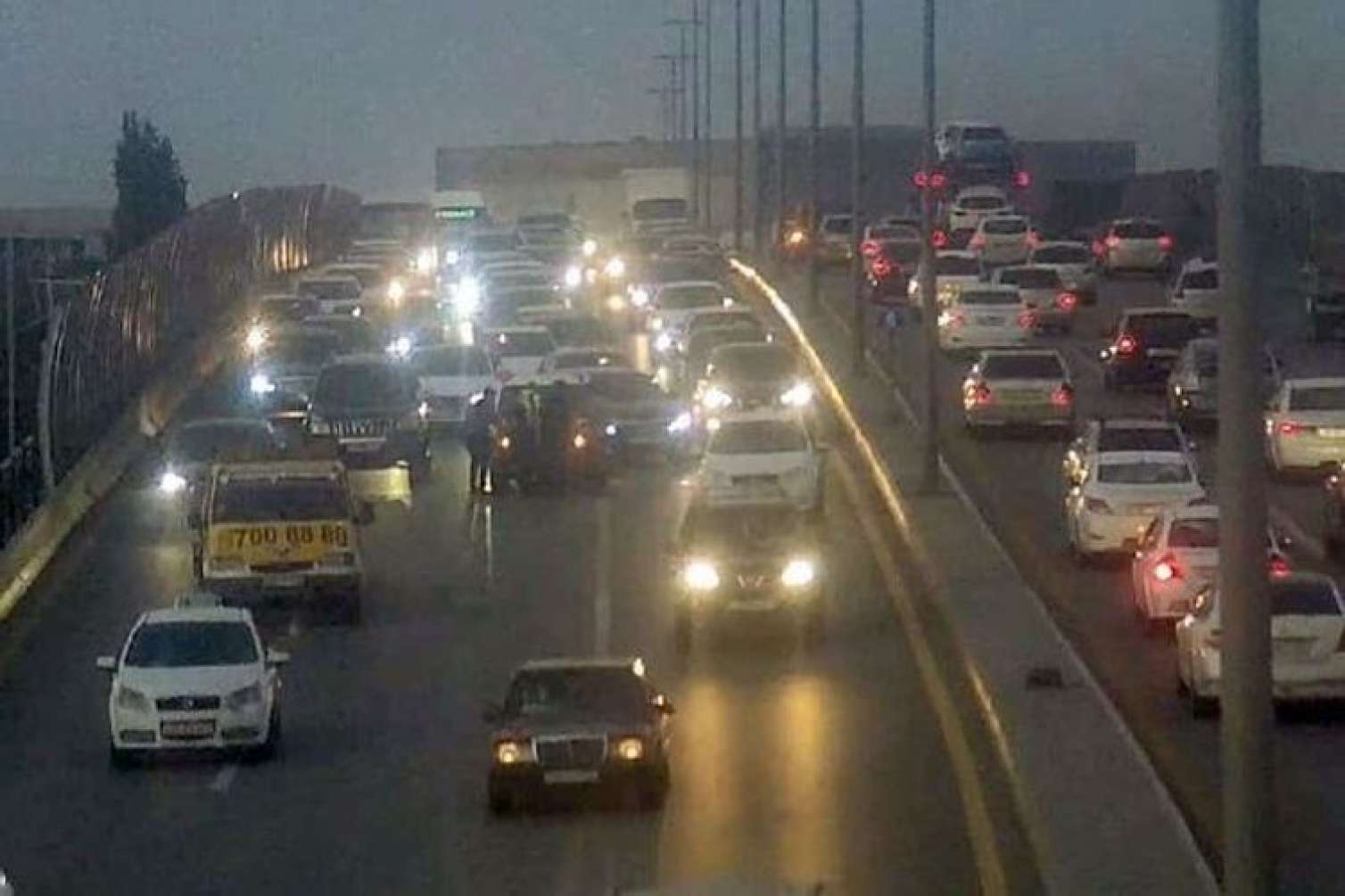 Qəza tıxac yaratdı, avtobuslar gecikir  FOTOLAR