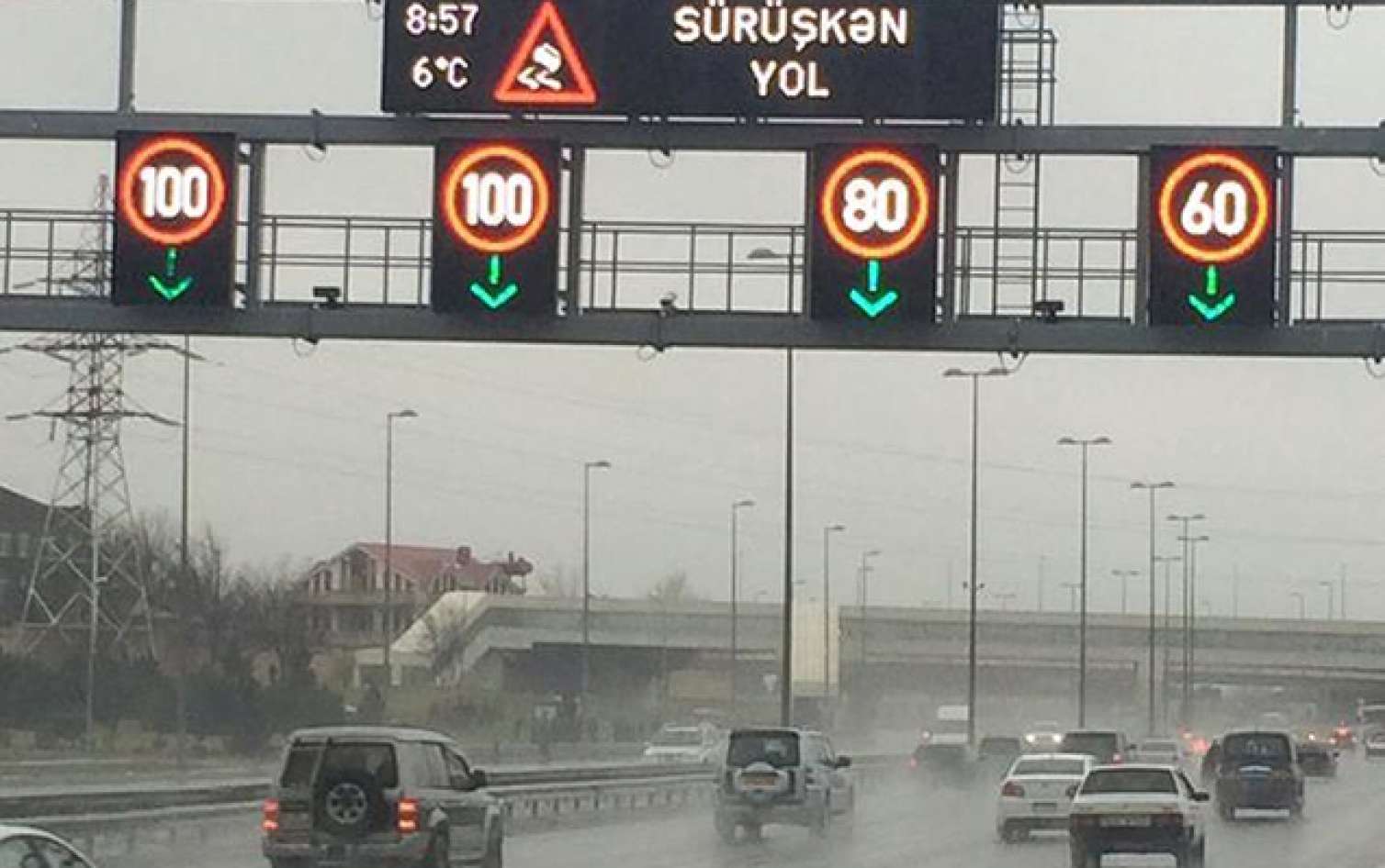 Bakıda yağışlı hava – Sürət həddi endirildi 