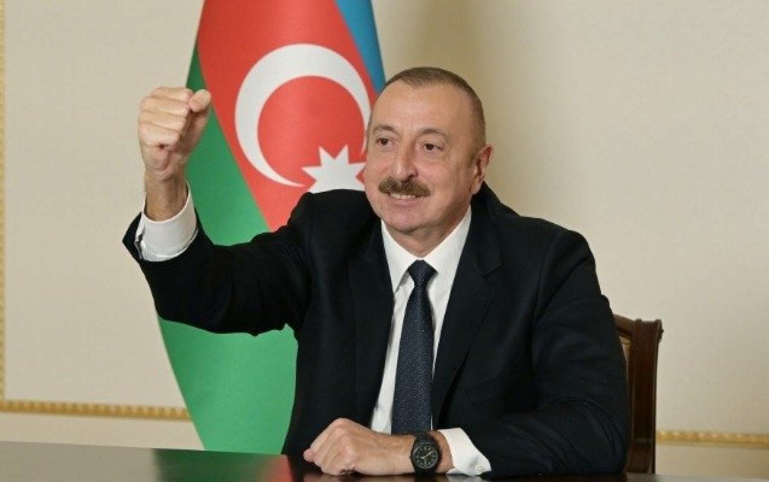 Prezident bu şüara görə çıxışını saxladı - Video 