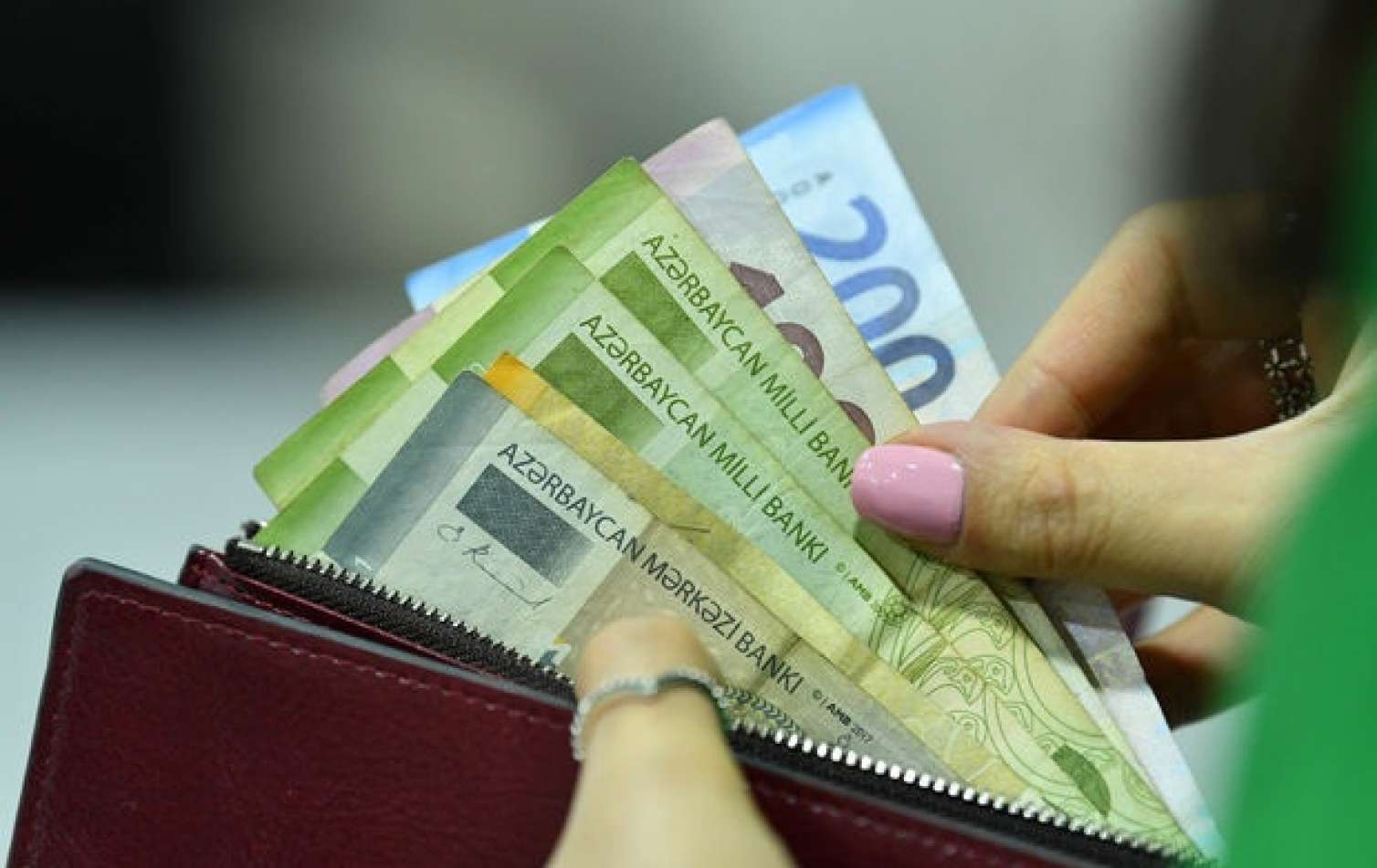 Azərbaycanda orta aylıq əmək haqqı 2% artdı 
