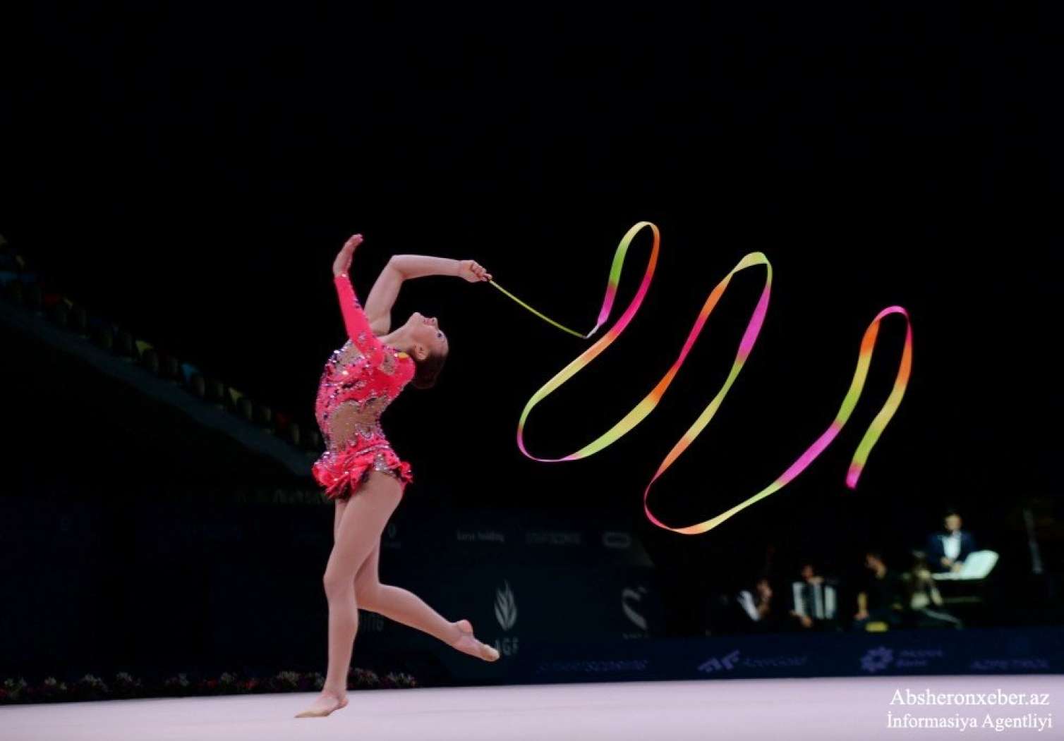 Gimnastlarımız Almaniyada qızıl medal qazandılar 