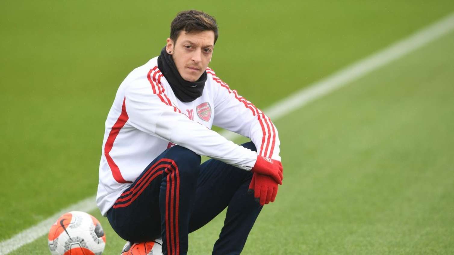"Arsenal"dan "Fənərbağça"ya keçid üçün milyonlarla avrodan imtina edir 