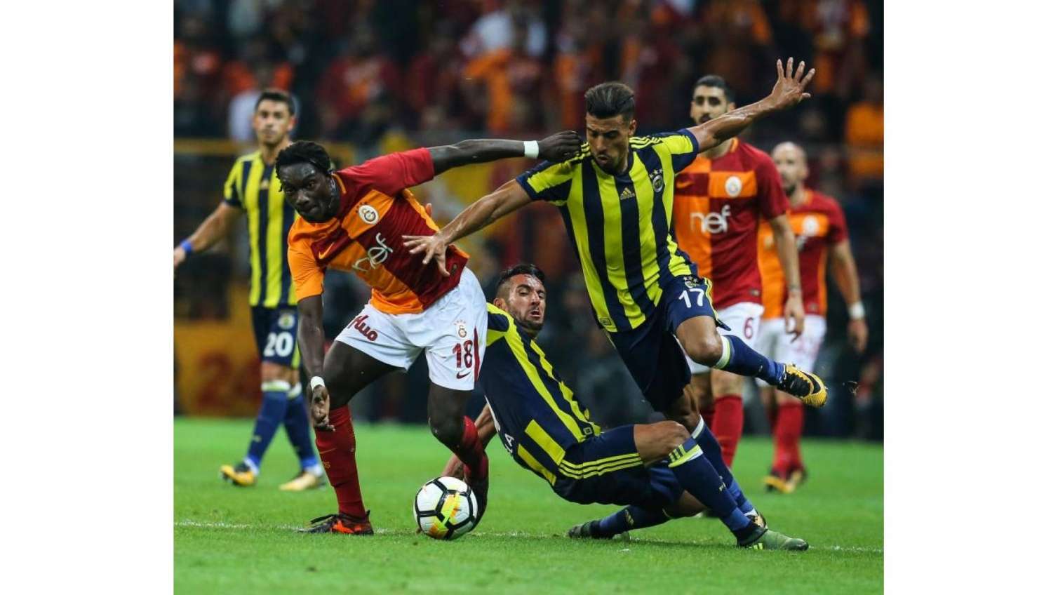 "Fənərbaxça"nın 2 ulduz fultbolçusu klubdan ayrıldı 