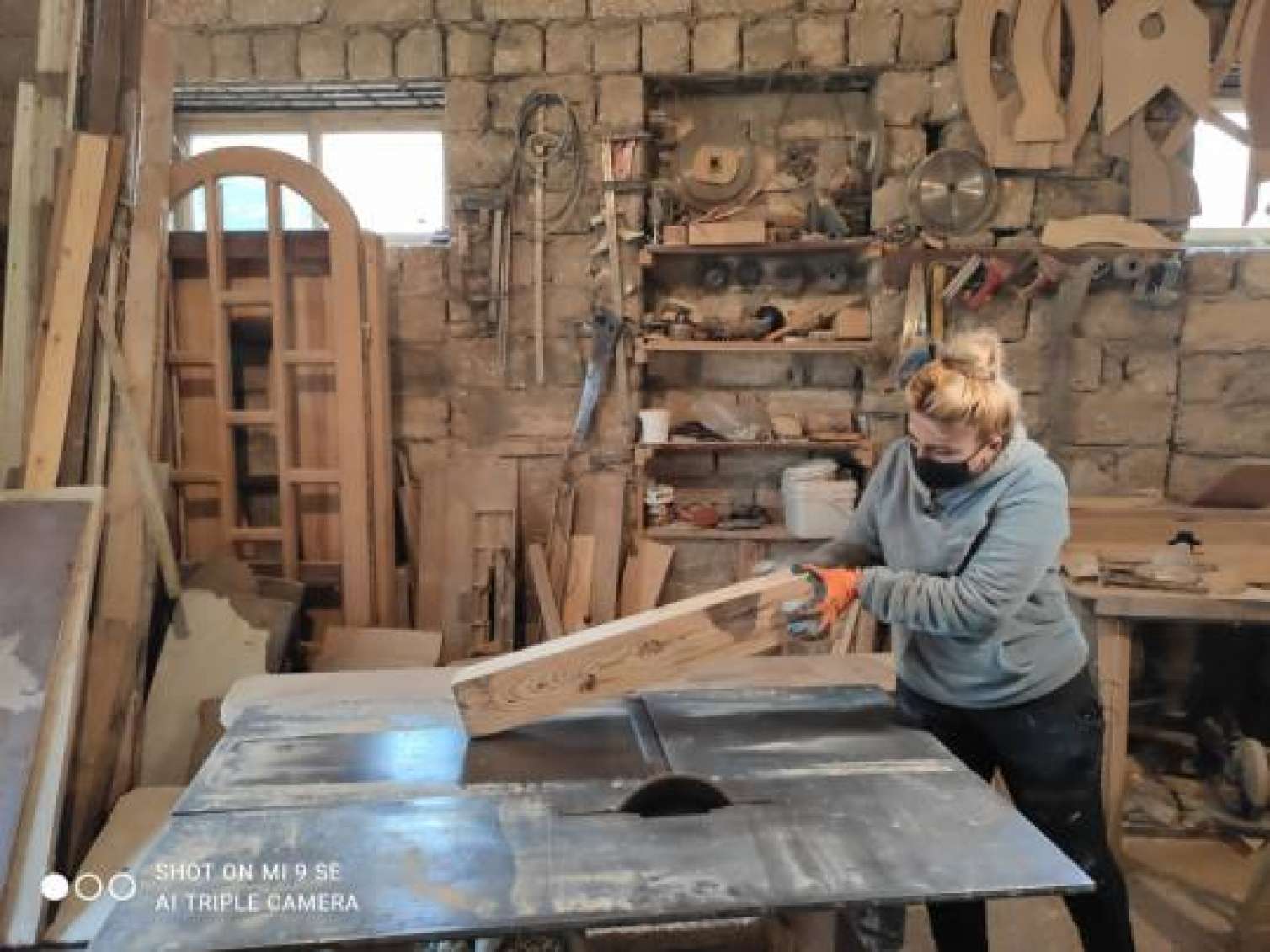 “Bəylər Əyyubov stəkan yuyurdu, bizə çay süzürdü”   – BAĞINDA İŞLƏYƏN DÜLGƏR QADIN