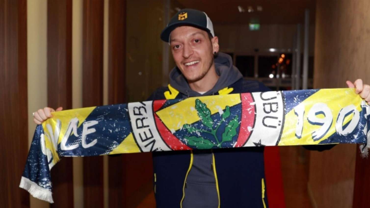 "Fənərbağça" Mesut Özilin maaşını açıqladı 