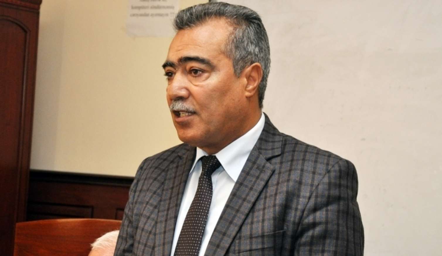 Vüqar Səfərlinin mənimsəmə əməlləri: xanımının qəzetinə 300 min necə ayrılıb? 