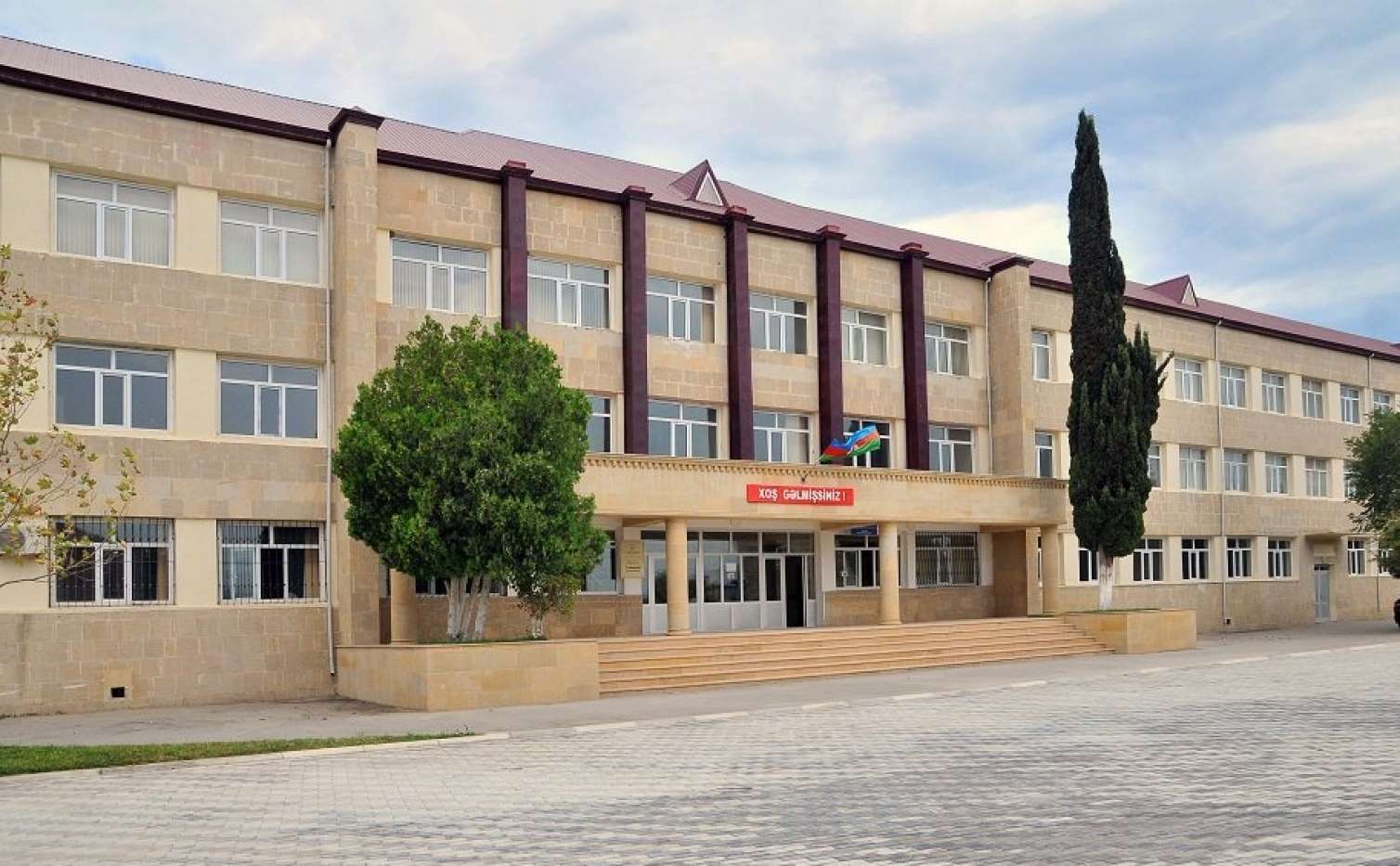 Müəllimləri koronavirusa yoluxan məktəbi niyə bağlamırlar? -   FOTO