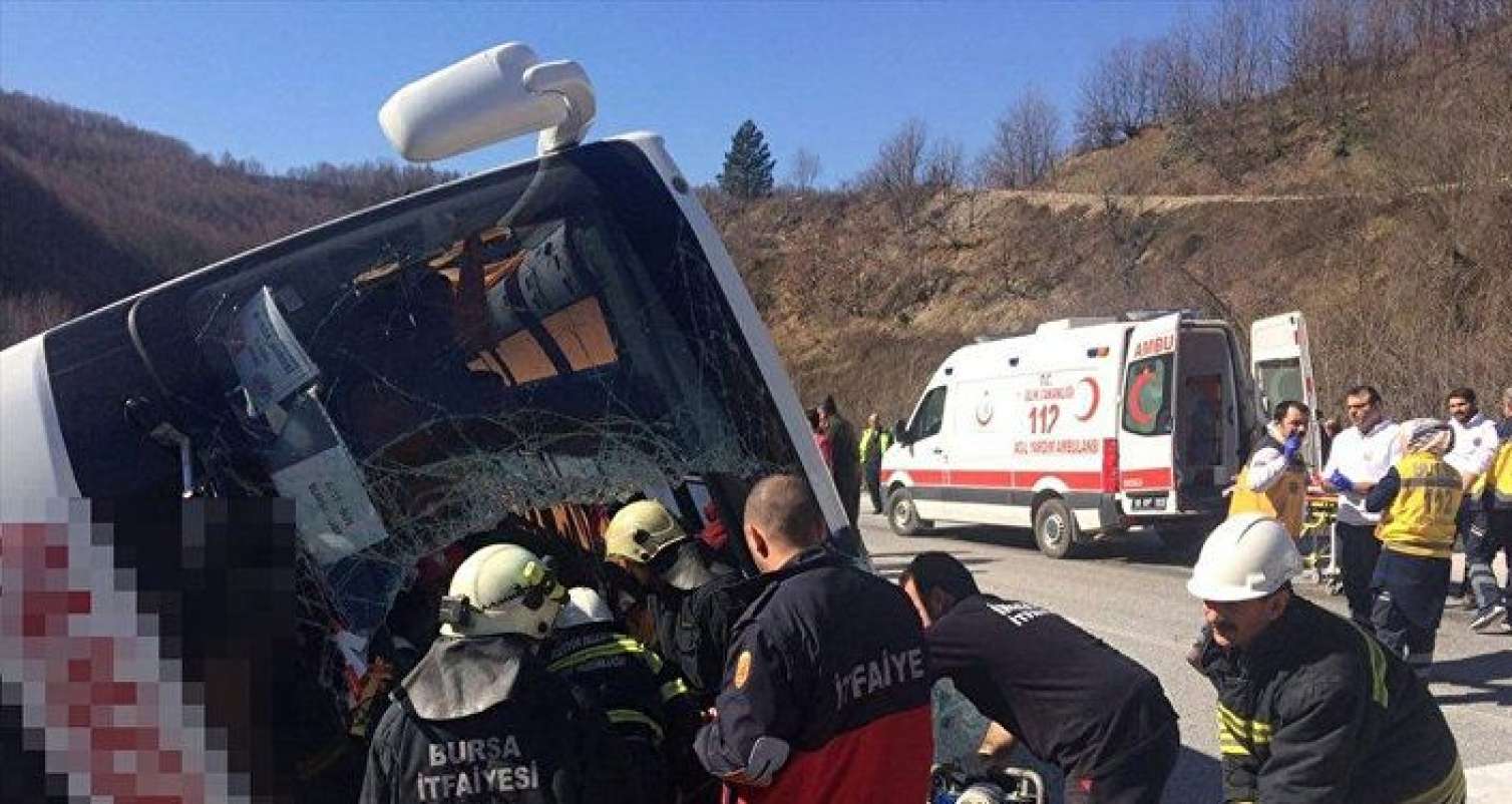 Fabrik işçilərini daşıyan avtobus aşdı: 18 yaralı 