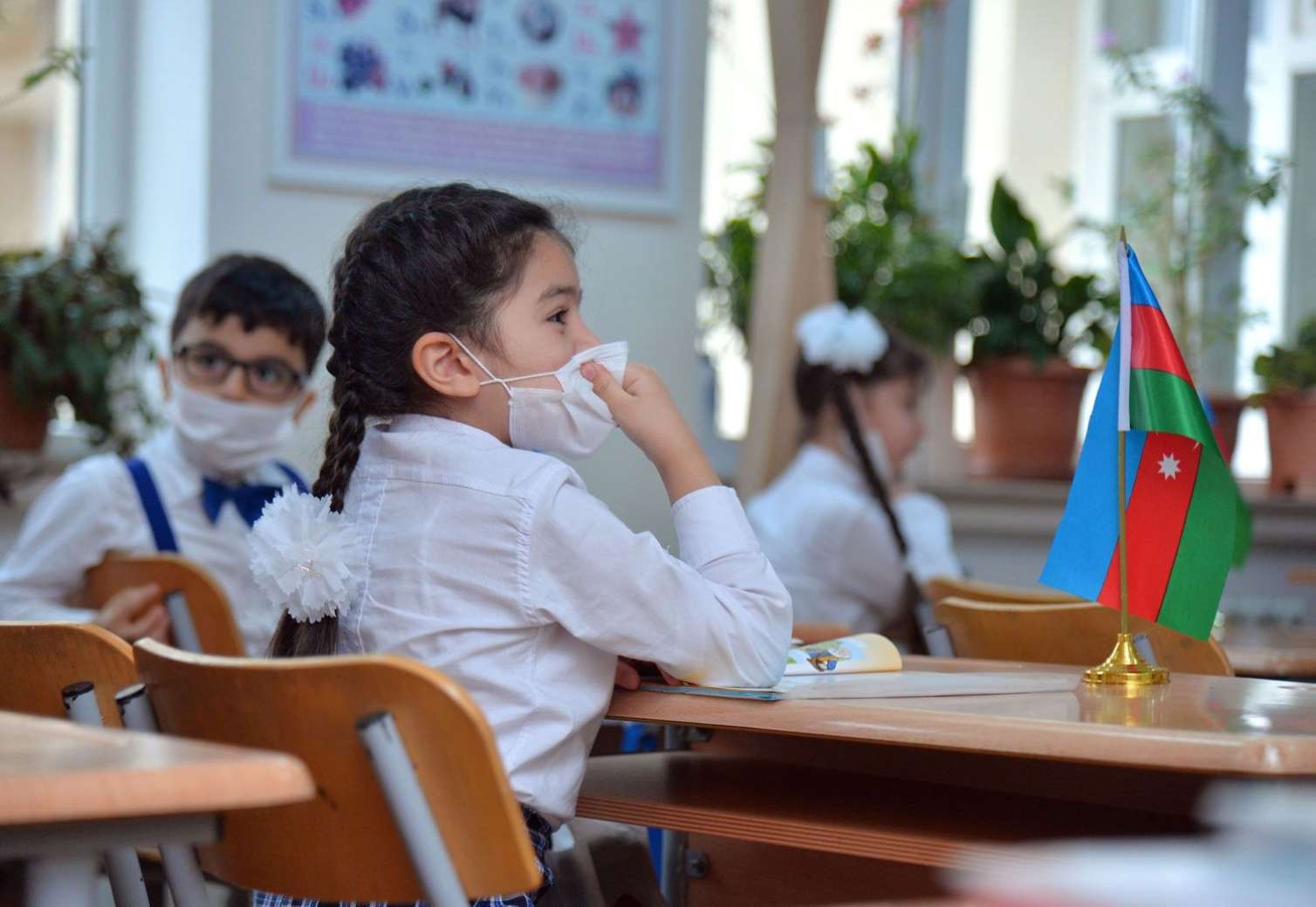 Yeni dərs ilində şagirdlər partada necə əyləşir: tək-tək, yoxsa ikisi birgə? 