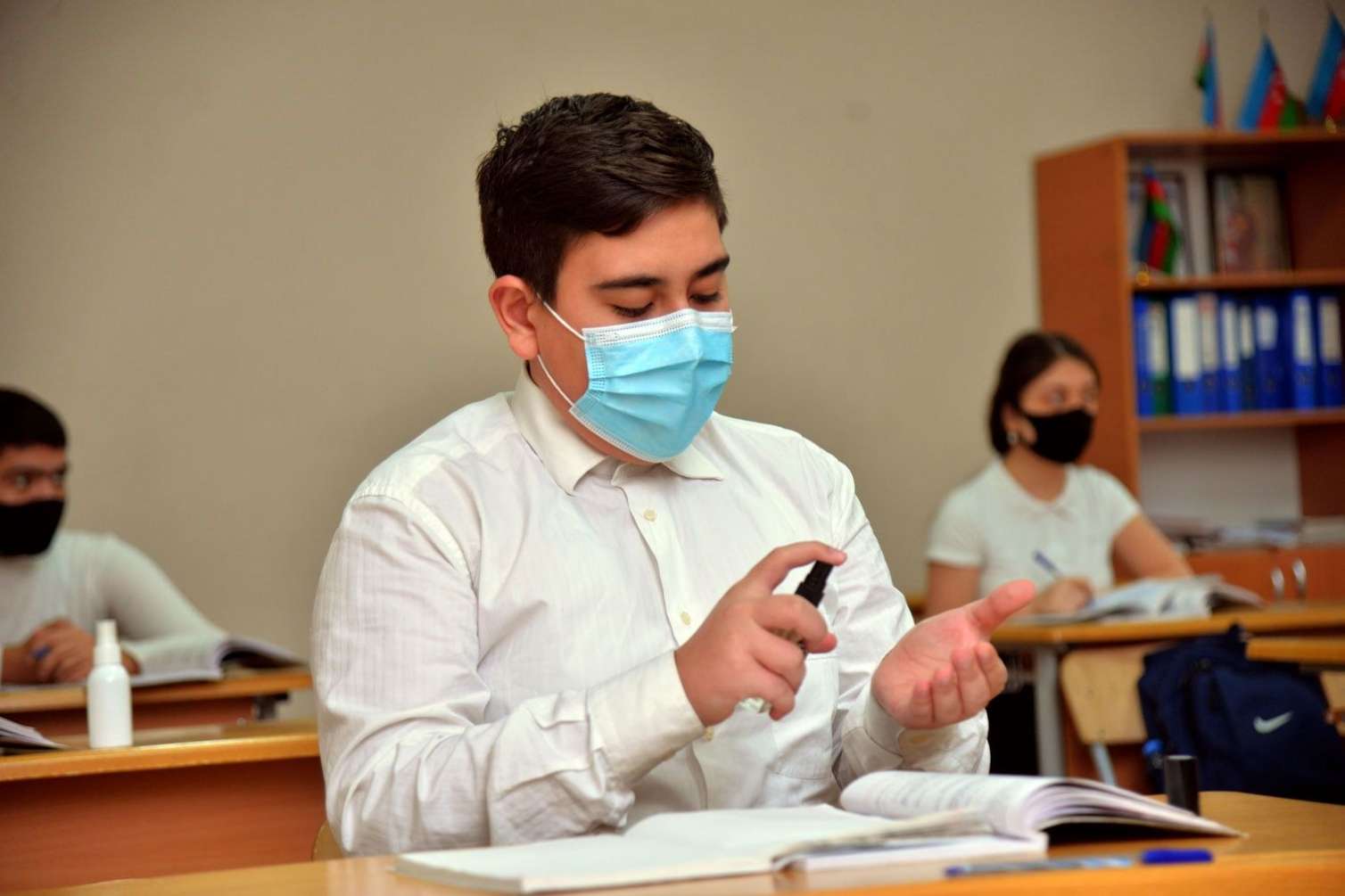 Məktəbdənkənar məşğələlərdə maska taxmaq qaydası müəyyənləşdi 