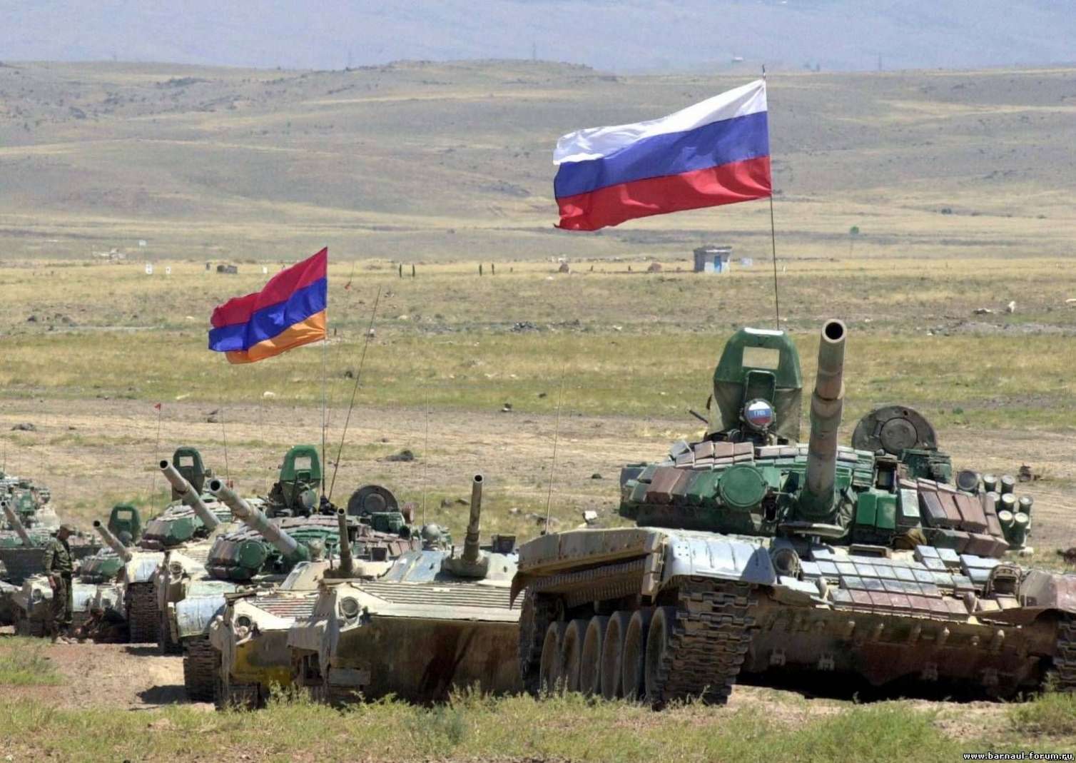 Ermənistandakı rus bazasına hücum edildi: Yaralılar var 