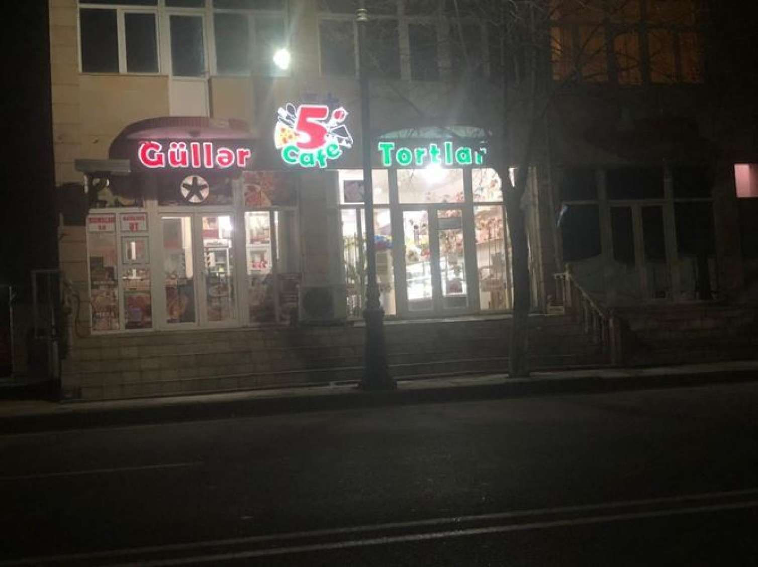 Kafedə ad günü keçirənlər cərimələndi -  FOTOLAR