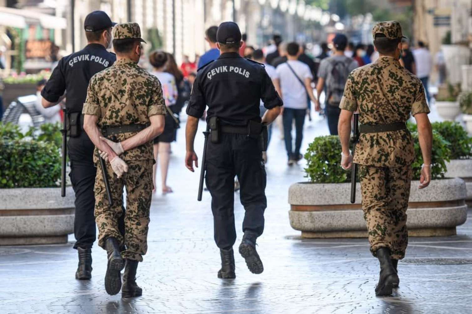 Xüsusi karantin rejimi ilə bağlı yeni  QƏRAR