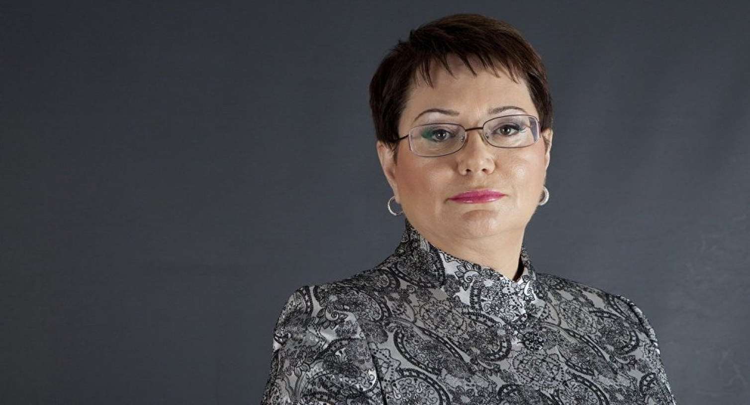 Səfir Elmira Axundova Prezidentin sərəncamına qarşı çıxır? -   Ukraynada SKANDAL