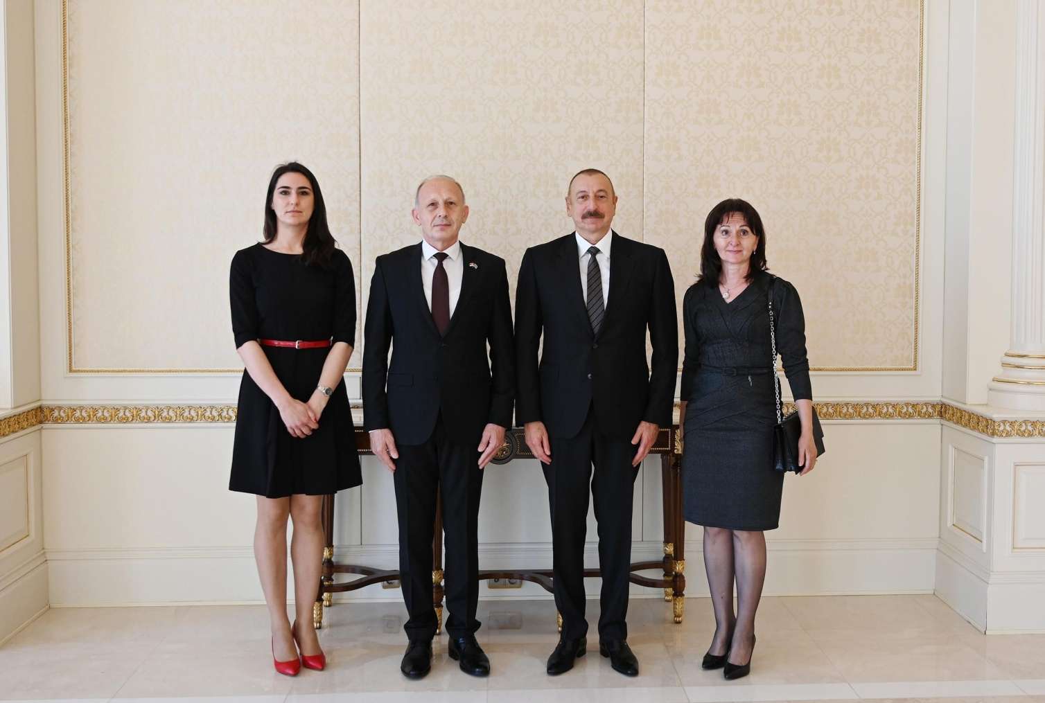 İlham Əliyev yeni səfirləri qəbul etdi -  FOTOLAR - YENİLƏNİB