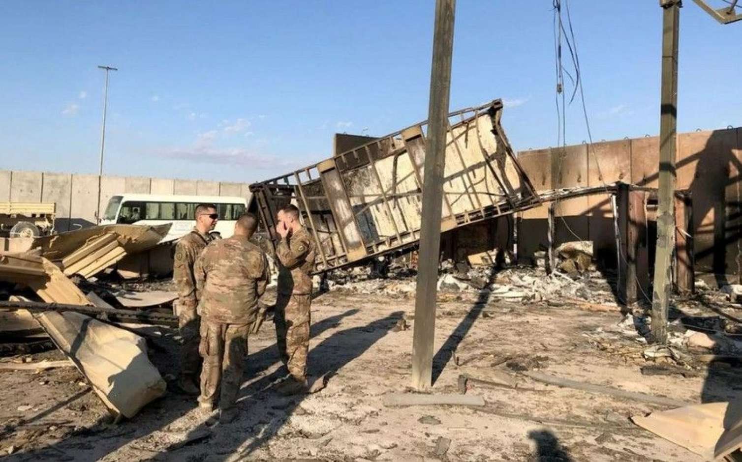 Amerika hərbçilərinin olduğu baza atəşə tutuldu 
