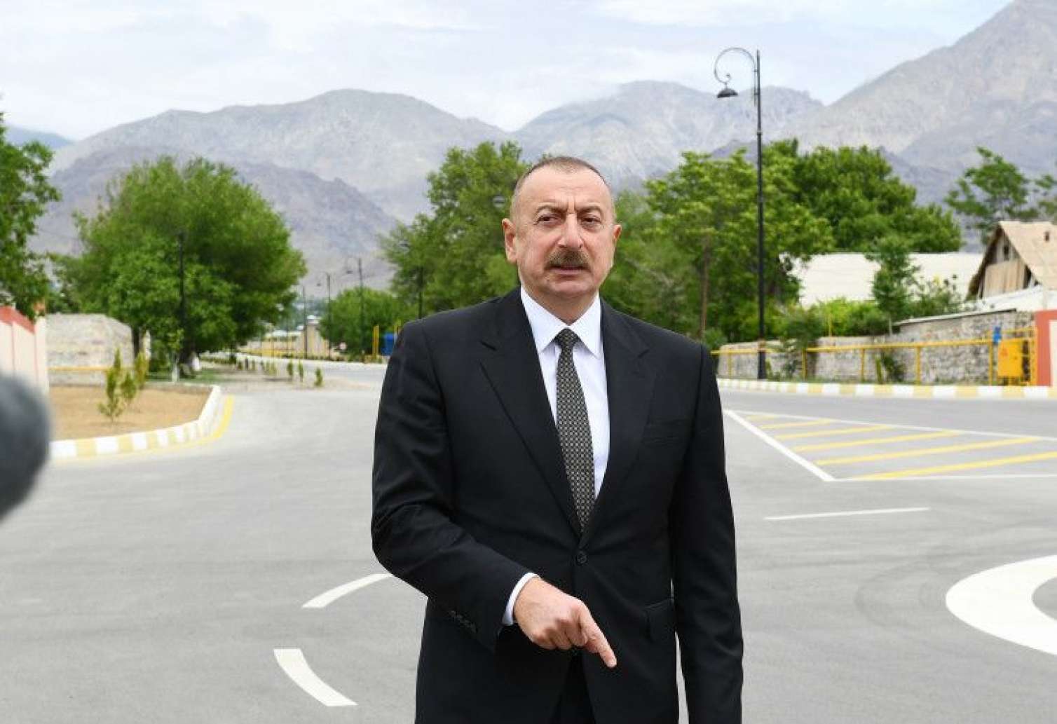 "Getsinlər, öz işləri ilə məşğul olsunlar" - İlham Əliyev