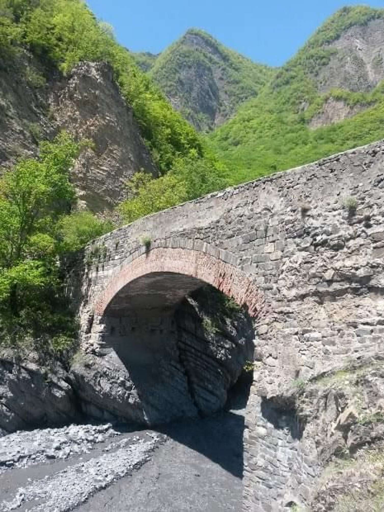 Məşhur Ulu körpü uçub-dağılır -  FOTOLAR