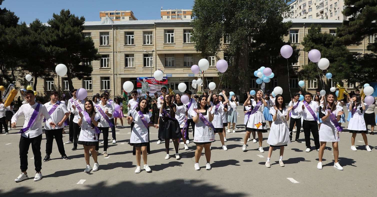 Bu direktorlar son zəngə görə CƏZALANDIRILDI 