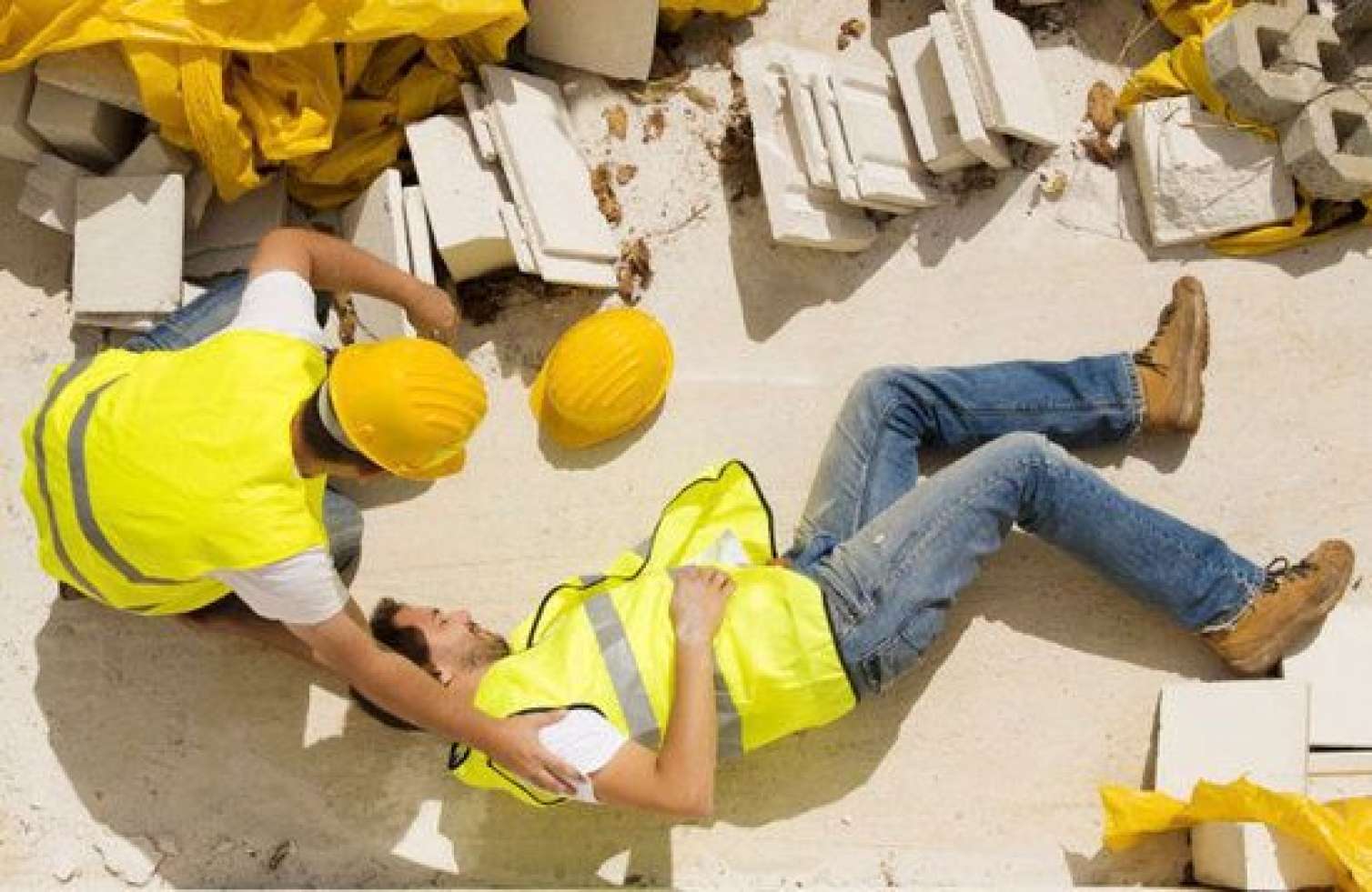 Mingəçevir İcra Hakimiyyətində FACİƏ -  Usta yıxılıb ÖLDÜ