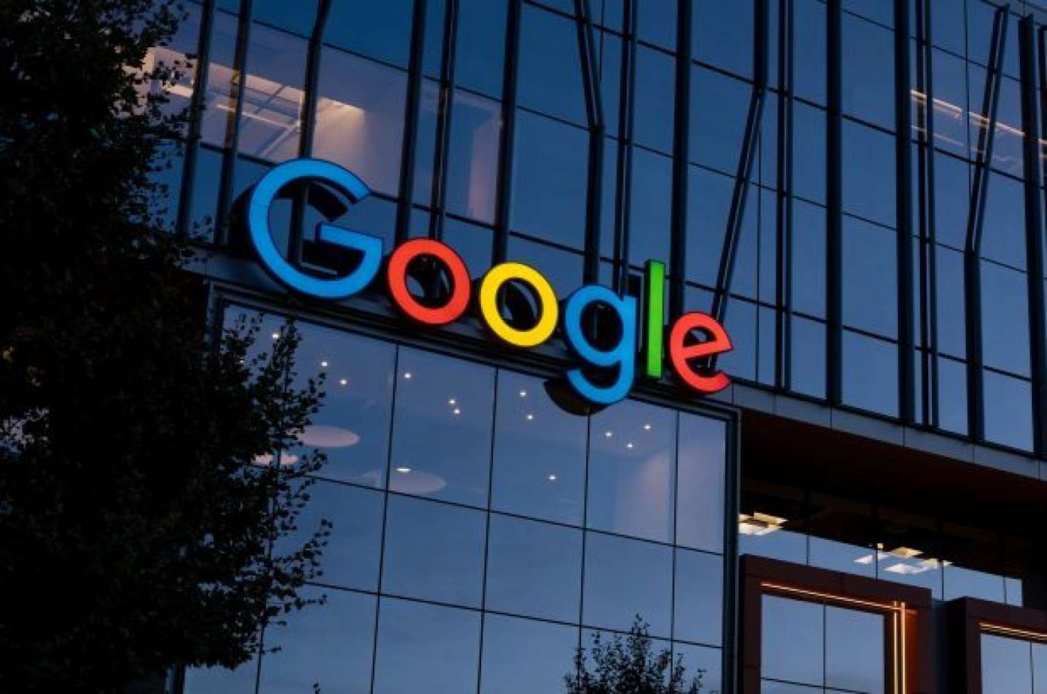 "Google" əməkdaşlarına işdən könüllü çıxmaq üçün pul ödəməyə başladı 