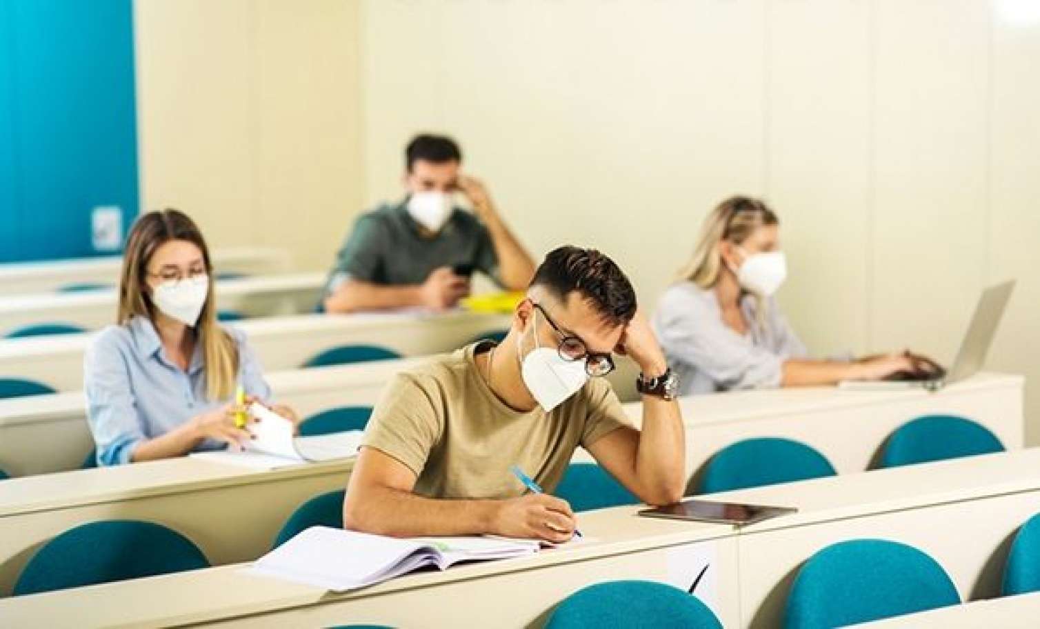Bu gündən bütün təhsil müəssisələrində dərslər başlayır 