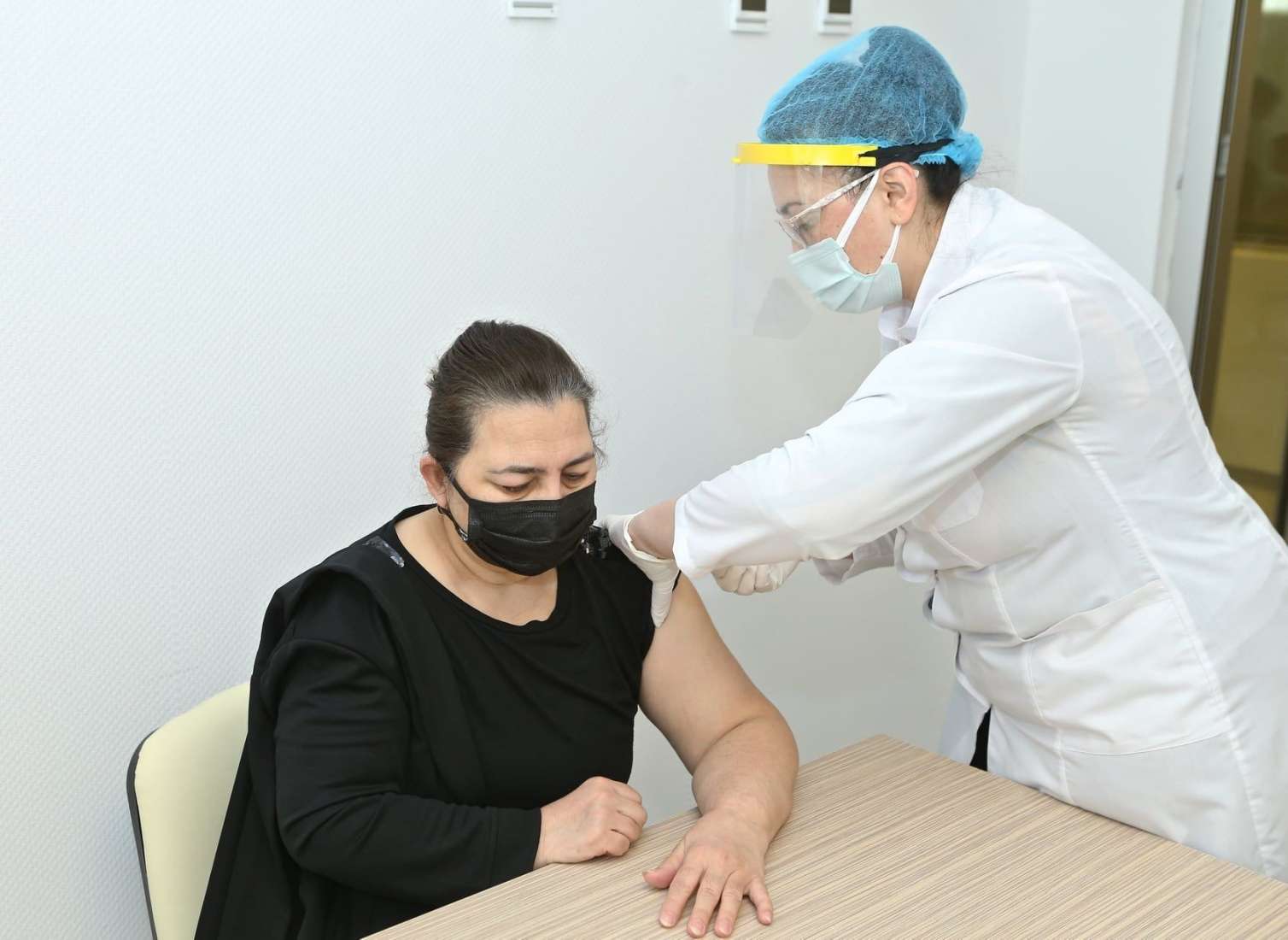 Azərbaycanda insanlara vaxtı bitmiş “Pfizer” vaksini vurulur - TƏBİB-dən açıqlama 