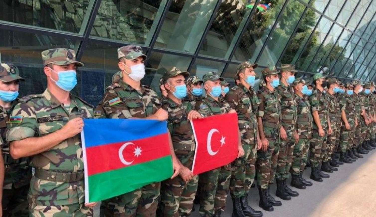 Prezident FHN əməkdaşlarını təltif etdi 