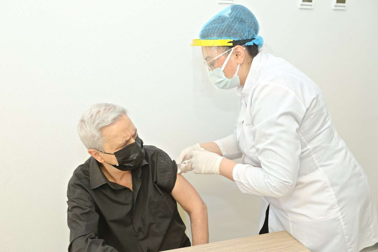 Son sutkada vaksin vurduran olmayıb 
