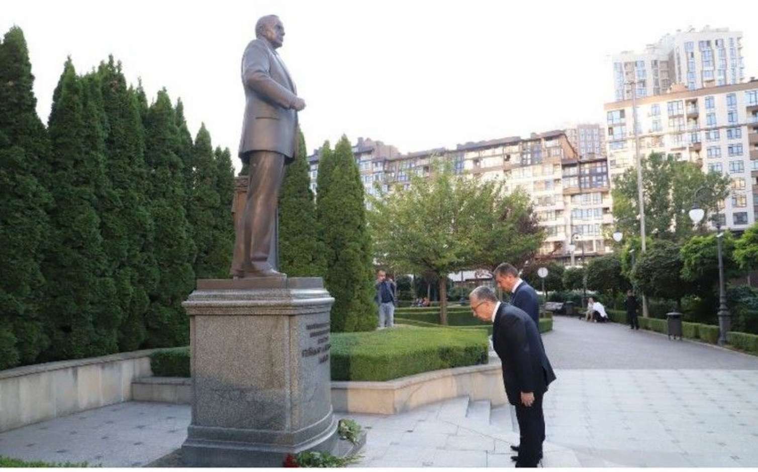 BŞİH başçısı Kiyevdə səfərdədir 