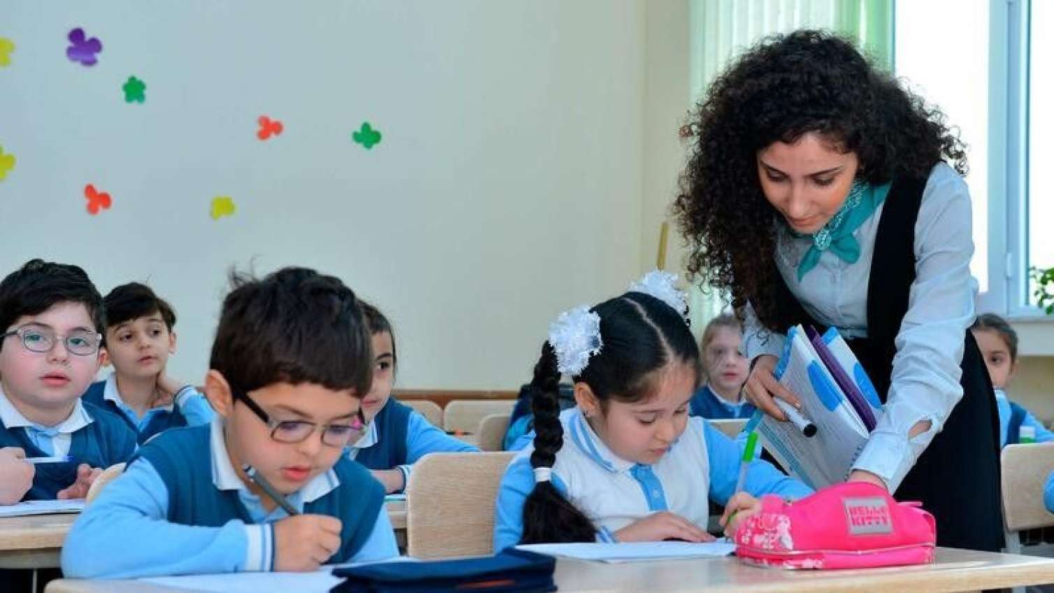 Müəllimlər aldadılaraq kütləvi şəkildə işdən çıxarılır - VİDEO 