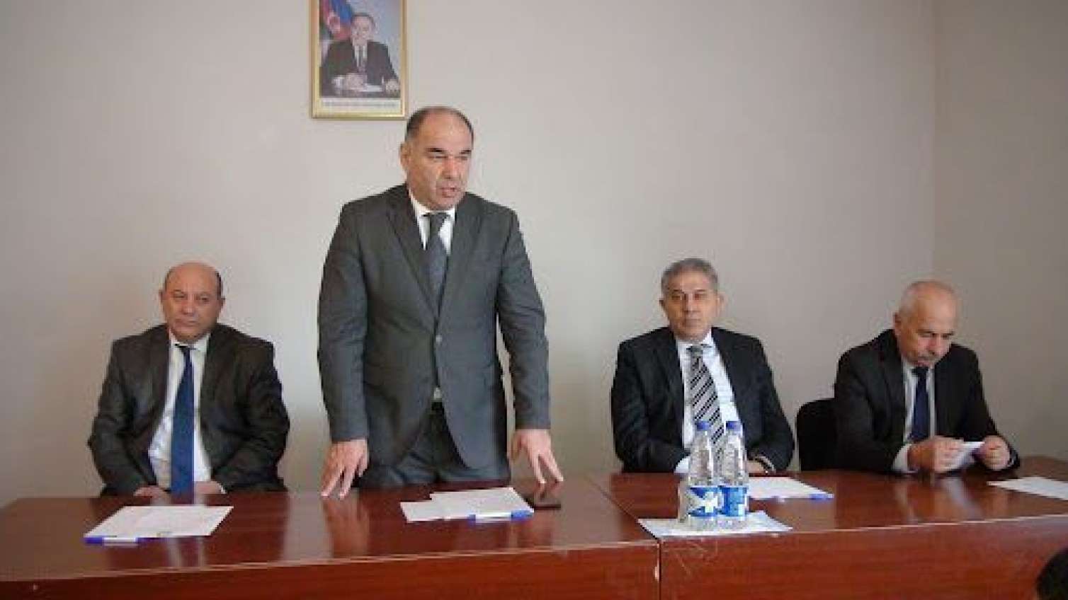  Şəhidə hörmətsizlik edən icra başçısı təşviş içində - Bir-birini təkzib edən açıqlamalar - VİDEO 