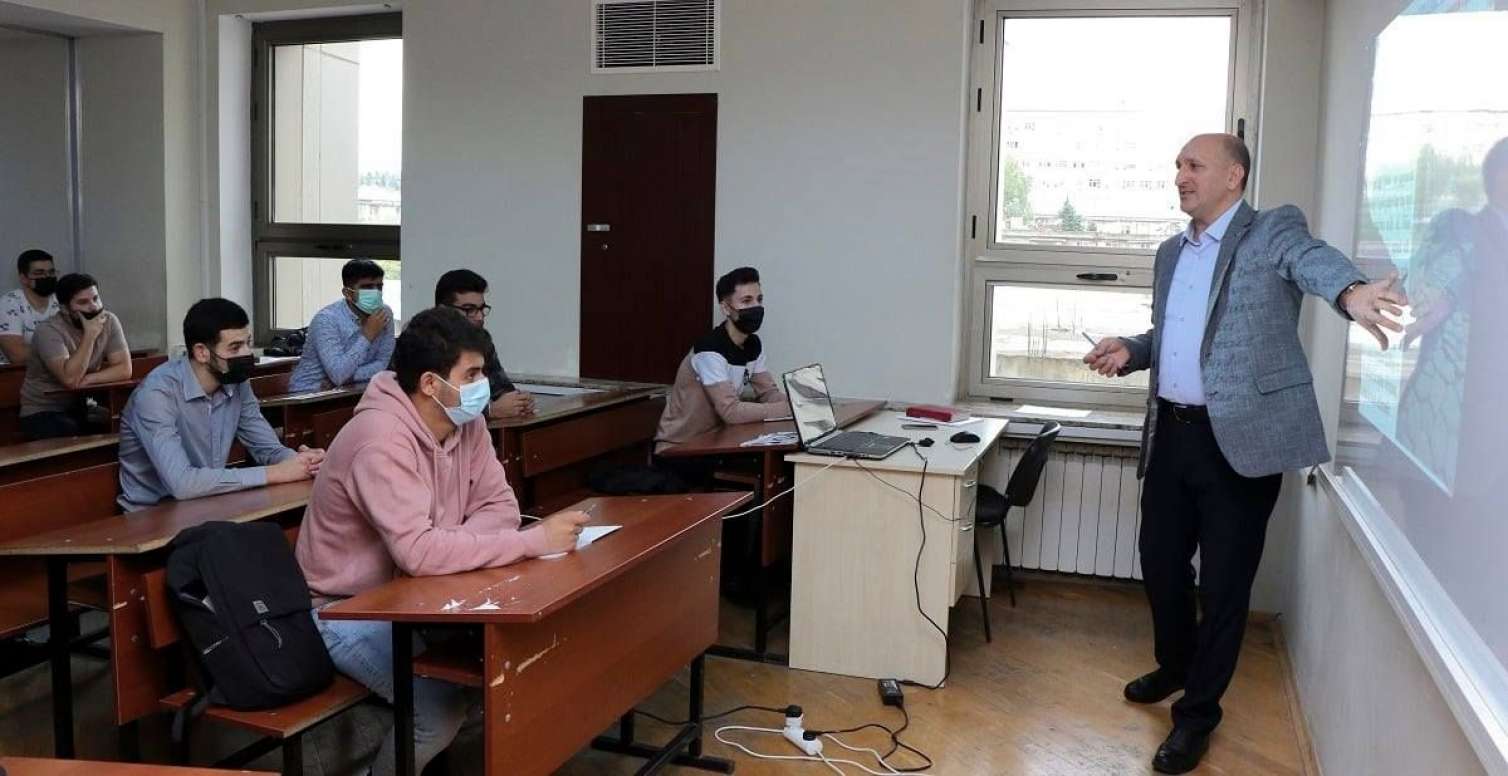Daha iki universitetdə yoluxma aşkarlandı 