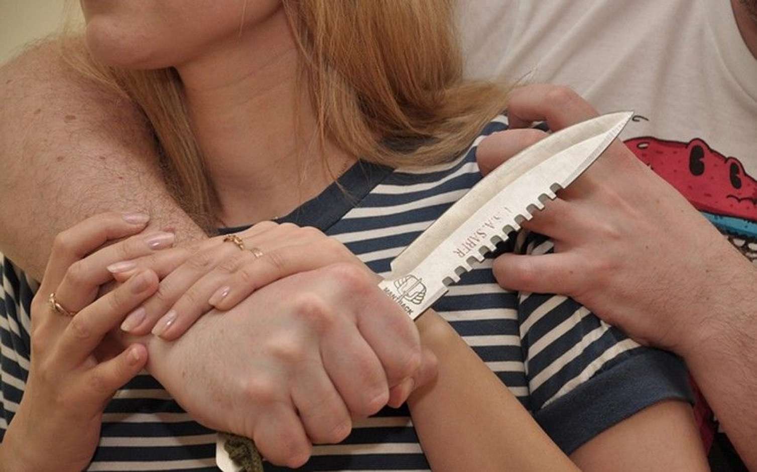 Goranboyda qardaş bacısının boğazını kəsdi - YENİLƏNİB