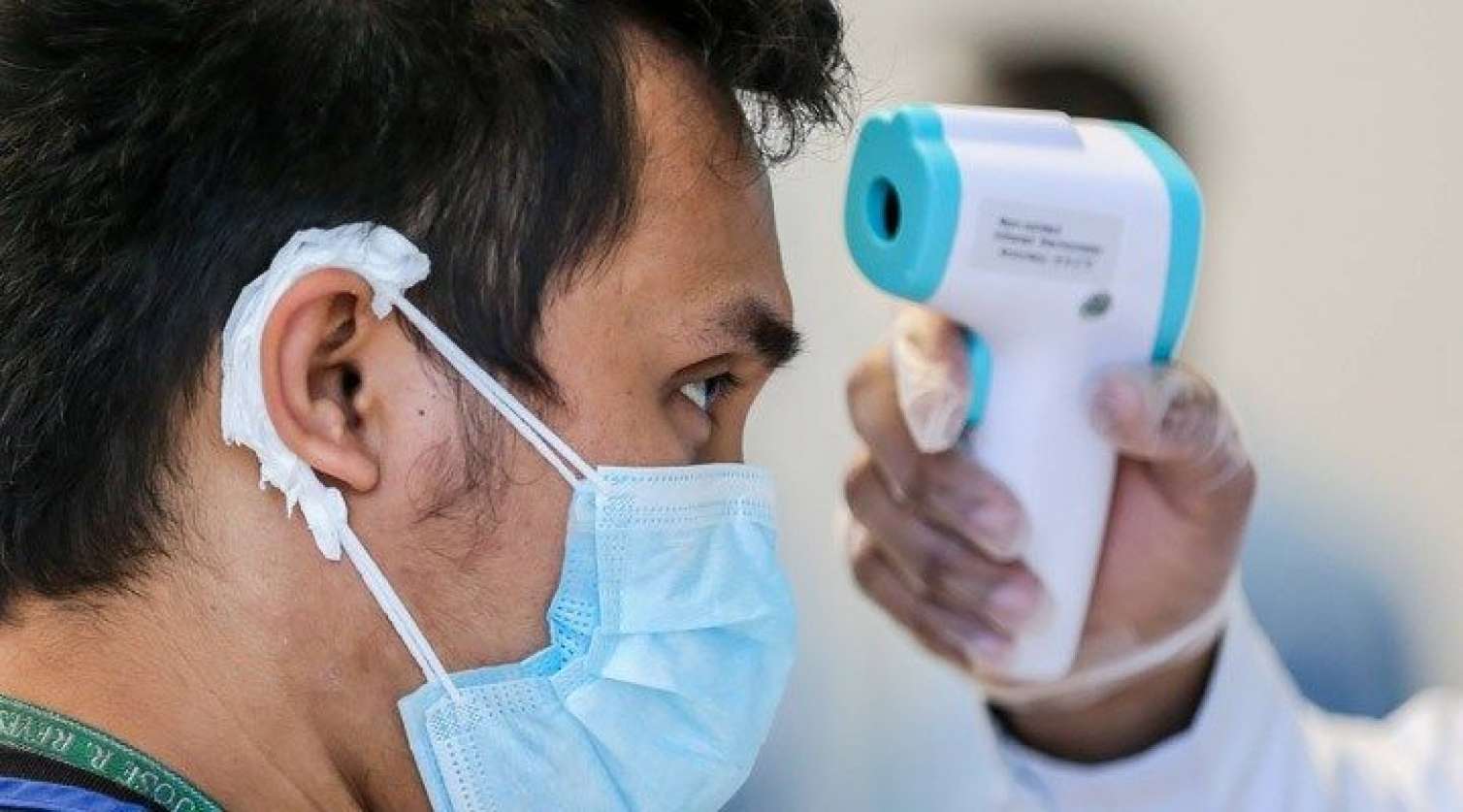 Koronavirusdan qorunmaq üçün evdən çıxanda bunu edin 