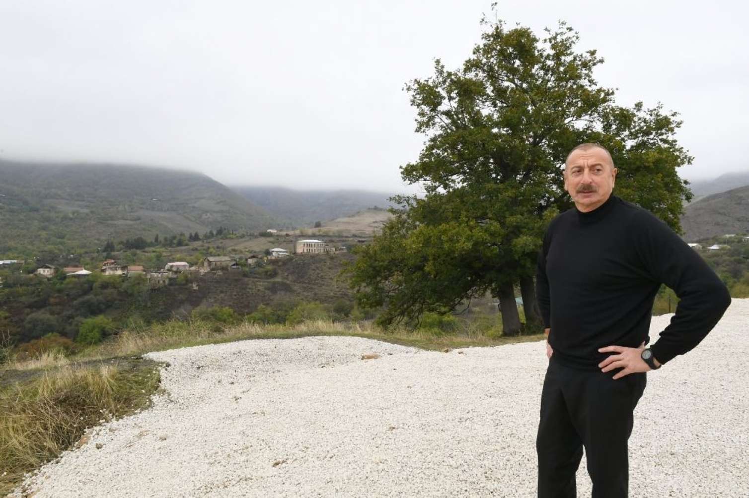 Prezident Hadrutda yeni məscidin təməlini qoydu -  FOTOLAR - YENİLƏNİB