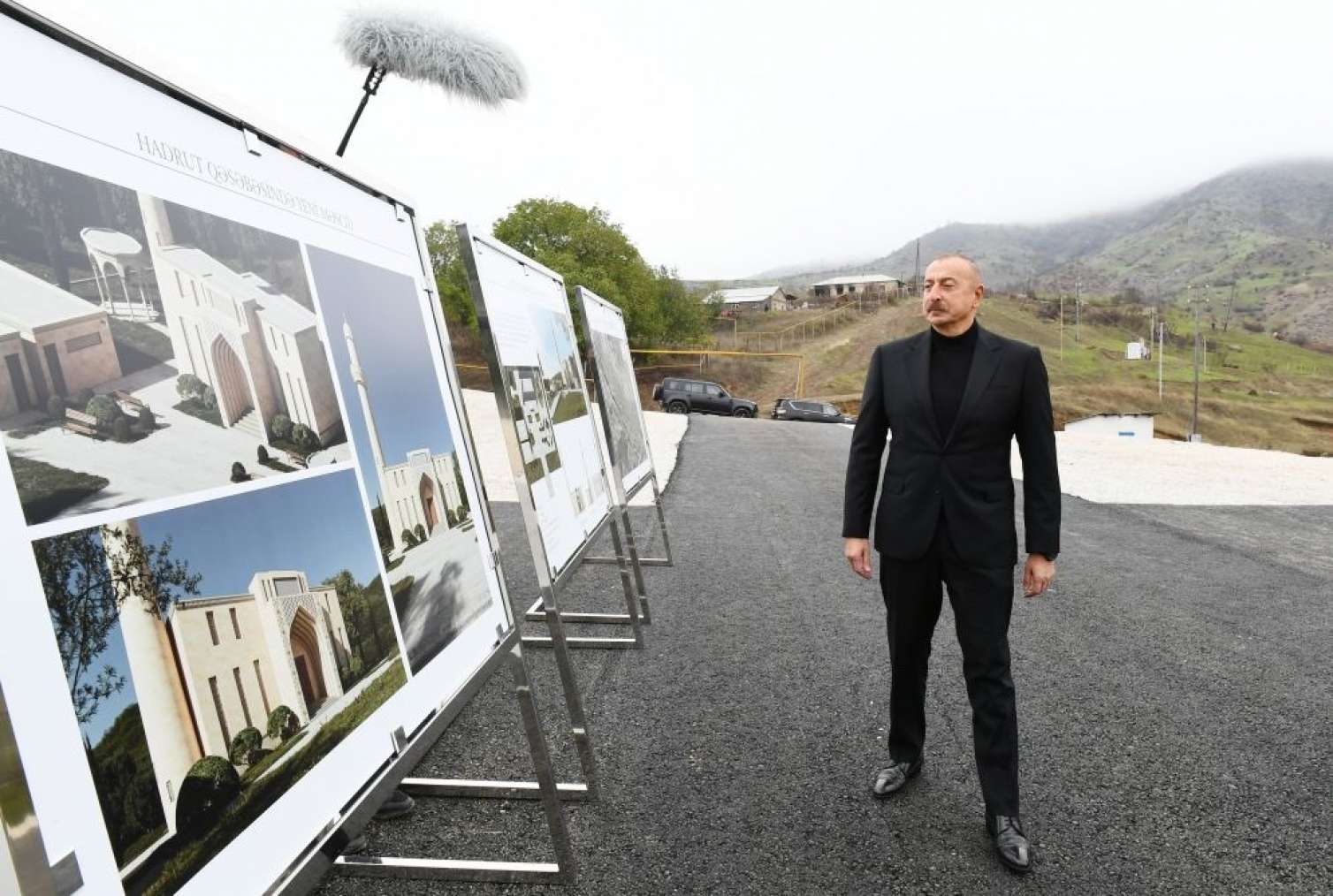 Prezident Hadrutda yeni məscidin təməlini qoydu -  FOTOLAR - YENİLƏNİB