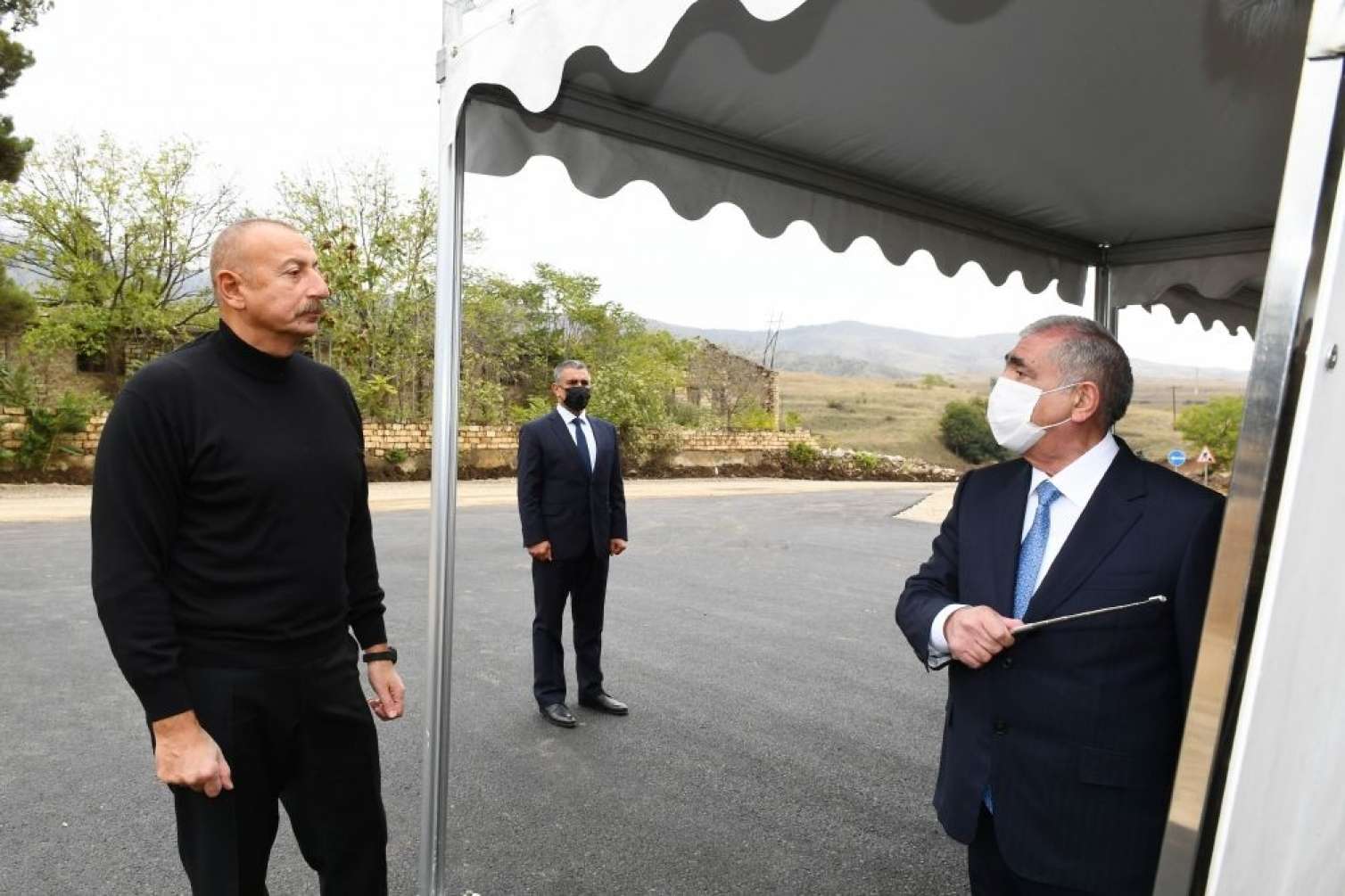 Prezident Hadrutda yol tikintisi ilə tanış oldu -  FOTOLAR - YENİLƏNİB