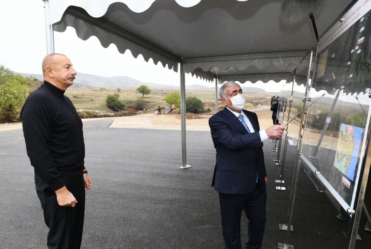 Prezident Hadrutda yol tikintisi ilə tanış oldu -  FOTOLAR - YENİLƏNİB