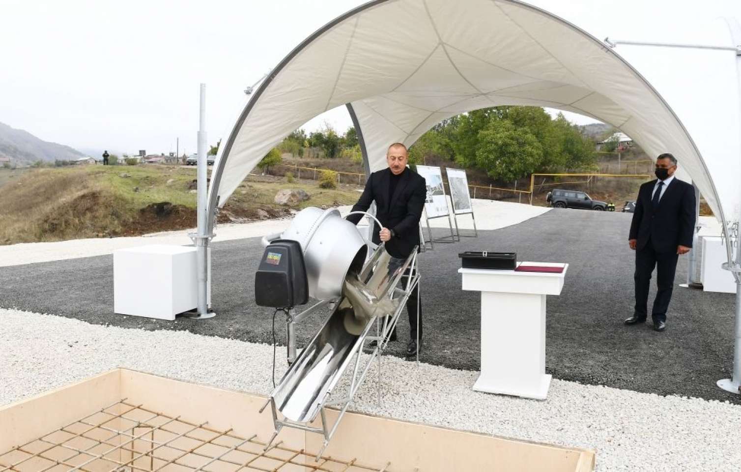Prezident Hadrutda yol tikintisi ilə tanış oldu -  FOTOLAR - YENİLƏNİB