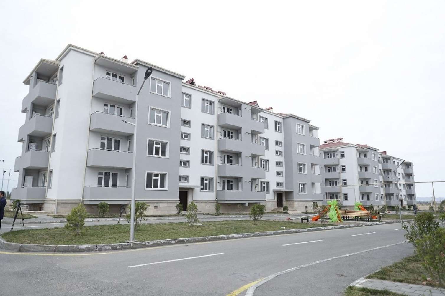 Samuxda şəhid ailələri və müharibə əlilləri üçün yeni yaşayış kompleksinin açılışı olub -  FOTOLAR