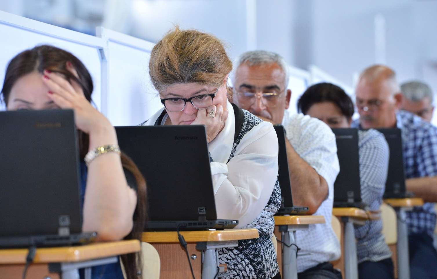 Direktor müavini olmaq istəyənlərin nəzərinə! 