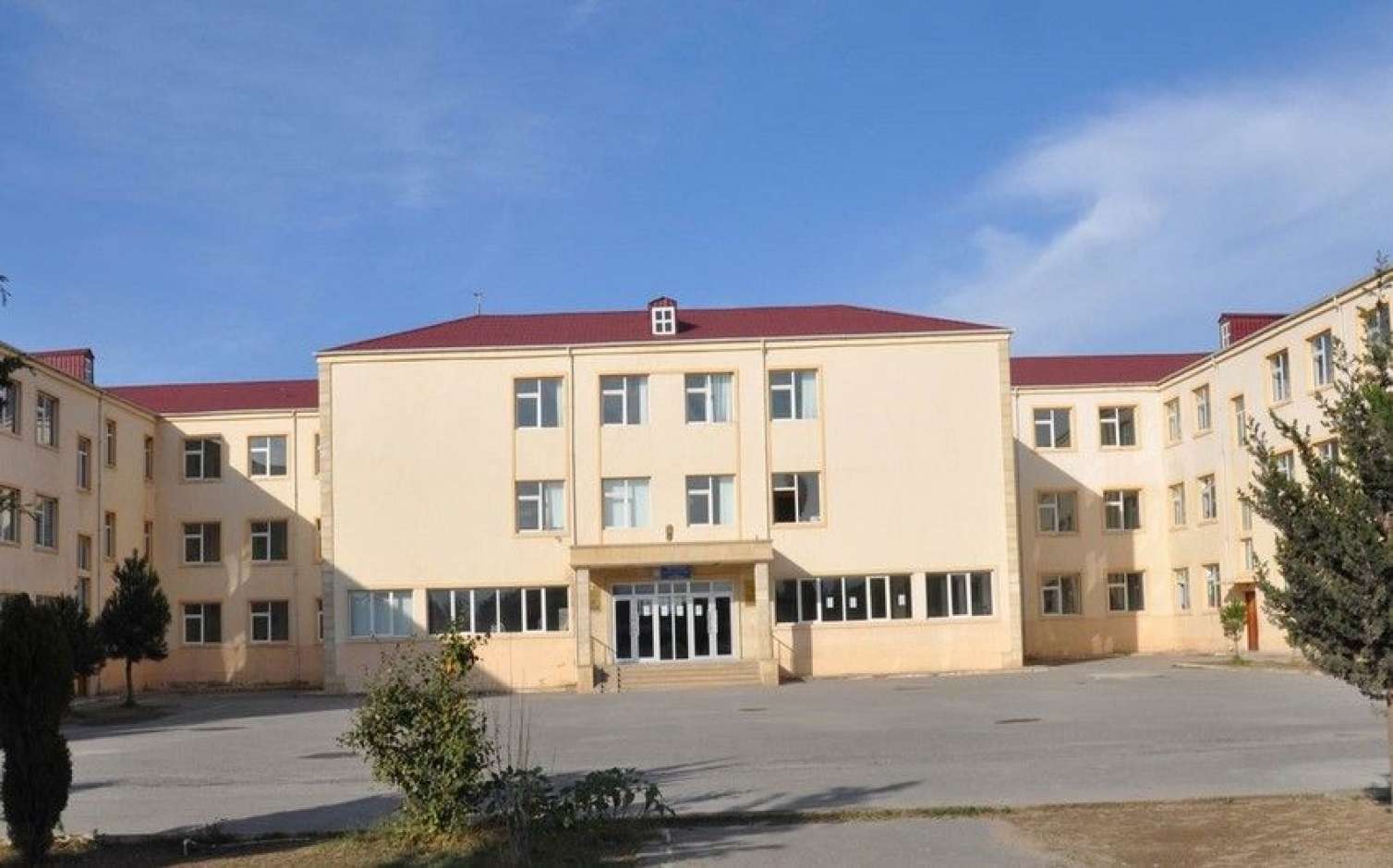 Bakıdakı məktəblərdən biri də bağlandı -  Virusa görə