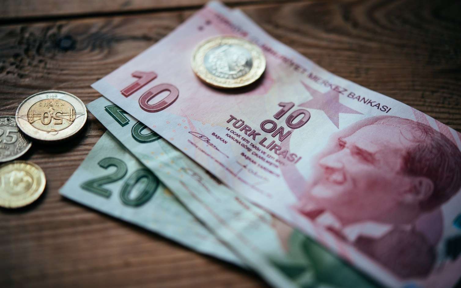 Lirə bahalaşdı 