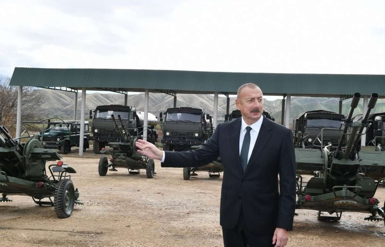 İlham Əliyev İran-Ermənistan sərhədindəki hərbi hissədə -  FOTOLAR