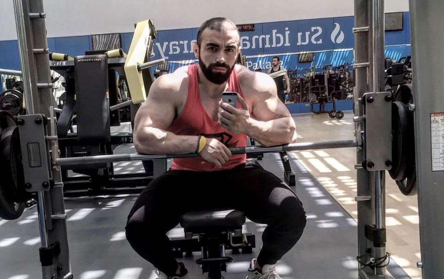 Məşqçi idman zalında öldü -  FOTO